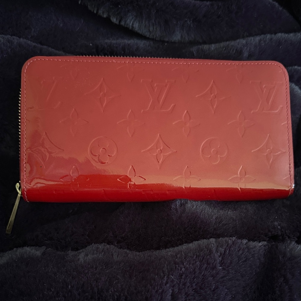 Louis Vuitton Rouge Fauviste Monogram Vernis Zippy Wallet Excellent Condition